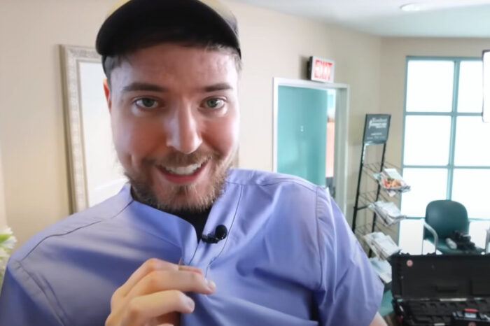 Youtuber paga cirugía de mil personas con ceguera; reacción conmueve