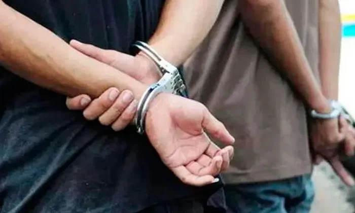 Dan lección a sus hijos: los dejan detenidos