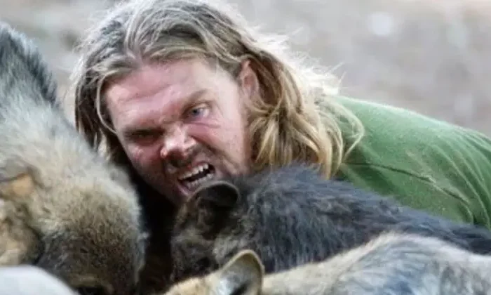 Shaun Ellis, “el hombre-lobo”; dejó a su familia para vivir con una manada