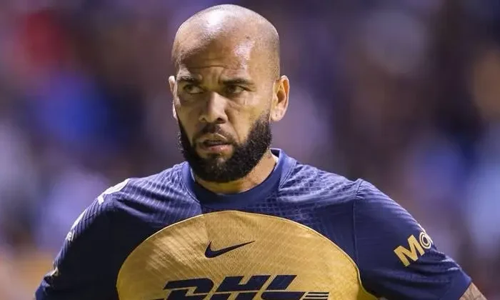 Dani Alves queda fuera de Pumas tras presunta agresión sexual