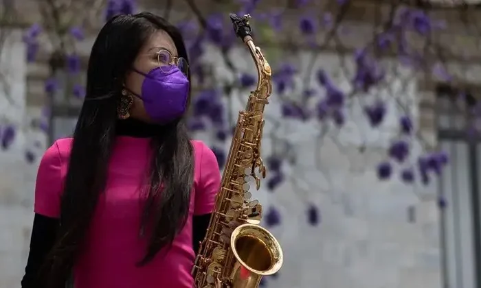 Liberan a agresor de saxofonista; acusado de ataque con ácido