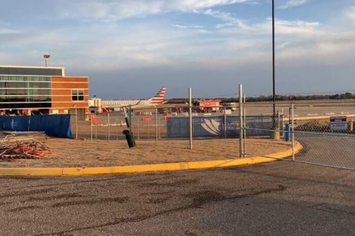 Trabajador de American Airlines muere tras ser 'succionado' por motor de avión