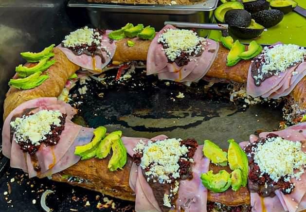 Ofrecen rosca … ¡de la barda!