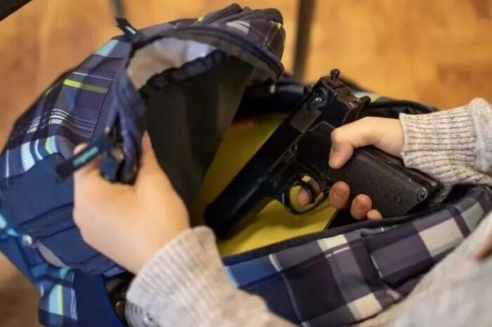 Niño de 6 años hiere a su profesora tras dispararle dentro de su escuela