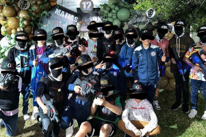 Jugador de Cruz Azul organiza fiesta infantil con temática de narcotráfico