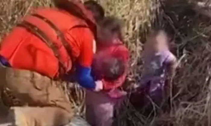 Abrazadas y escondidas: así rescataron a tres niñas abandonadas en el Río Bravo