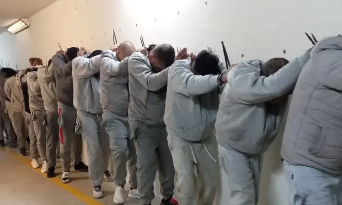 Tras motín, 191 reos del penal de Ciudad Juárez son trasladados