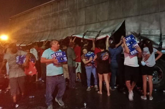 Se roban de un tráiler 25 toneladas de 'chelas' en Tamaulipas