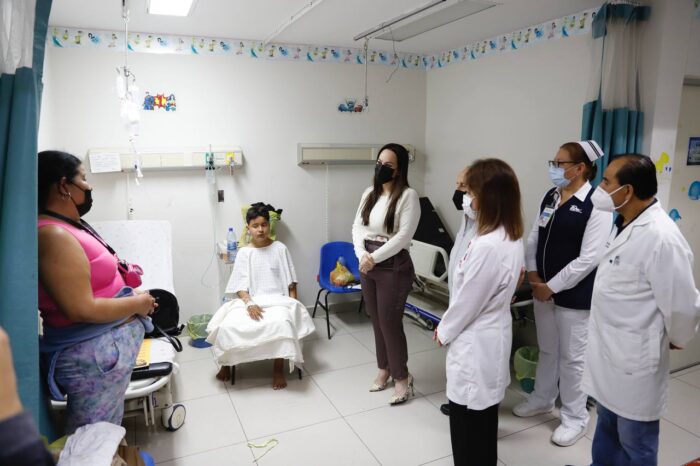 Apoya Carmen Lilia a familias de estudiantes afectados en accidente