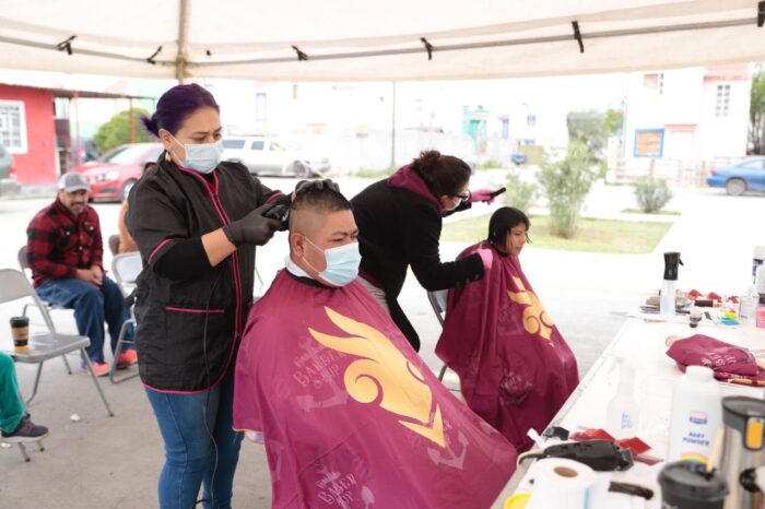 APROVECHAN VECINOS DE LA COLONIA VALLES DEL PARAÍSO SERVICIOS EN BRIGADA MIXTA