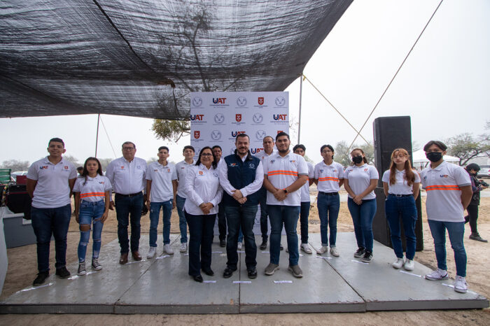 Entrega el Rector equipo de RCP a Brigada de Primeros Auxilios de la Preparatoria Mante￼