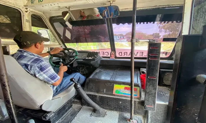 Concesionarios de micros piden aumento de 4 pesos￼