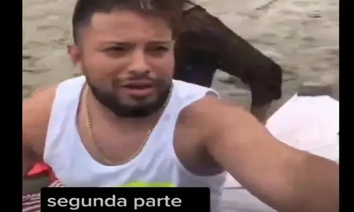 Cacha a su esposo con su secretaria en la playa; había dicho que iba a la oficina