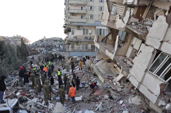 Van más de 44 mil muertos por los terremotos en Turquía y Siria