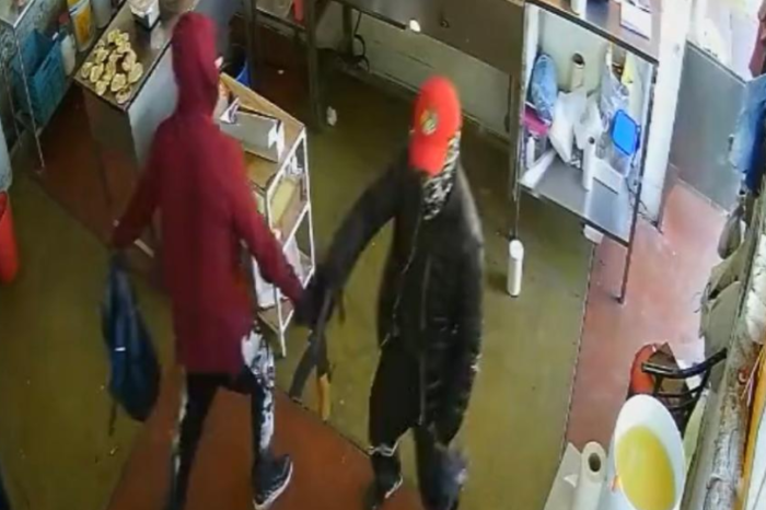 Queman taquería con empleados por no pagar 'derecho de piso'