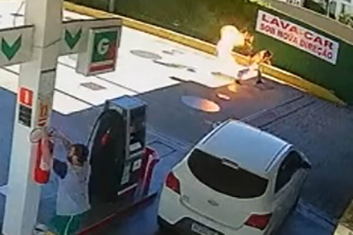 Despachador de gasolina le prende fuego a cliente tras discutir; dramático video