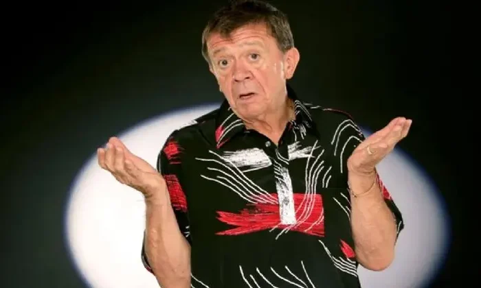 “Ni modo de cancelar”: Celebraban su boda frente al lugar del funeral de Chabelo