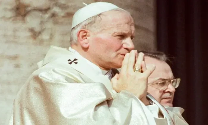 Juan Pablo II encubrió a pederastas antes de ser Papa, revela documental