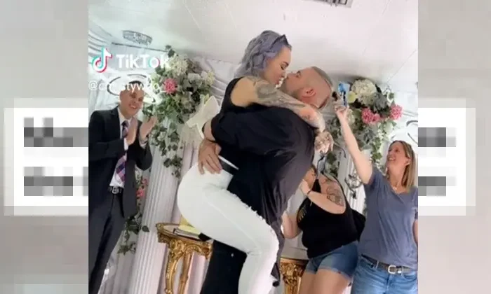 Mujer se casa con su padrastro y ya tiene tres hijos