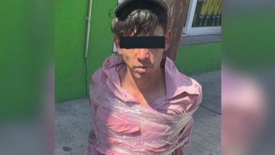 Ladrón se roba una moto y pobladores lo amarran a un poste para exhibirlo