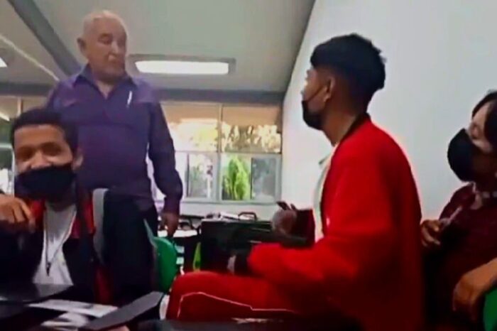 Maestro de CBTis 38 en Hidalgo reta a golpes a estudiante