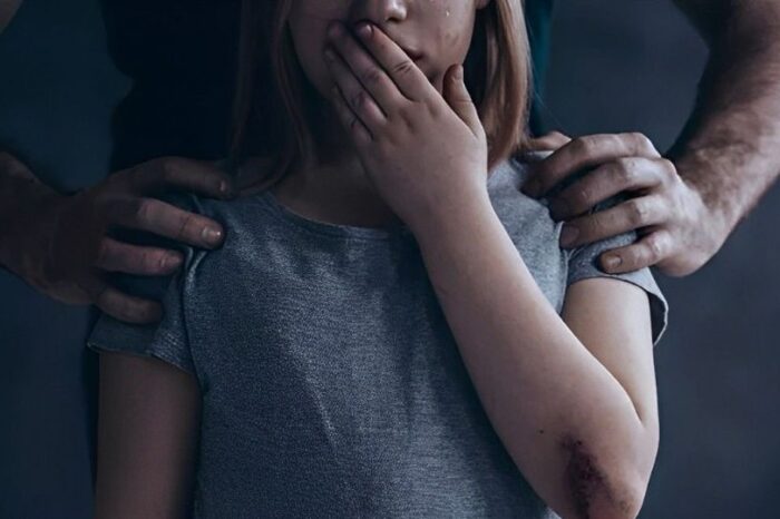 Conmoción en París: vendió a su hija de 12 años a un anciano de 70