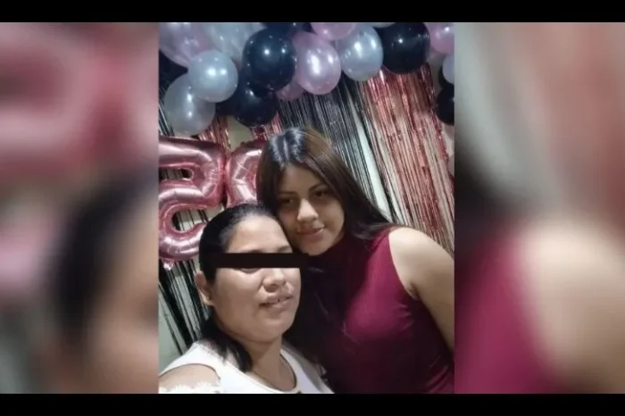 Muere mujer quemada con gasolina en una plaza por exnovio