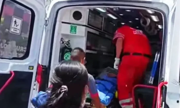 Fue a la farmacia por dolor de estómago y descubrió que estaba embarazada
