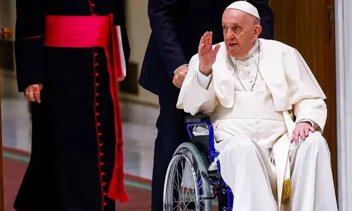 Hospitalizan al Papa Francisco por una infección respiratoria