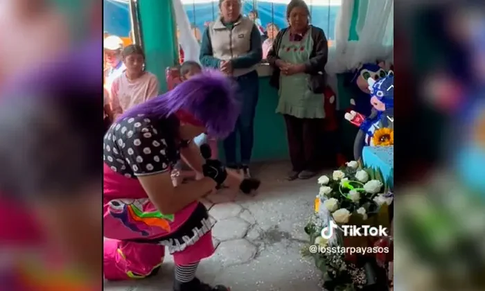 Payasos se vuelven virales por dar show en el velorio de un “angelito”￼