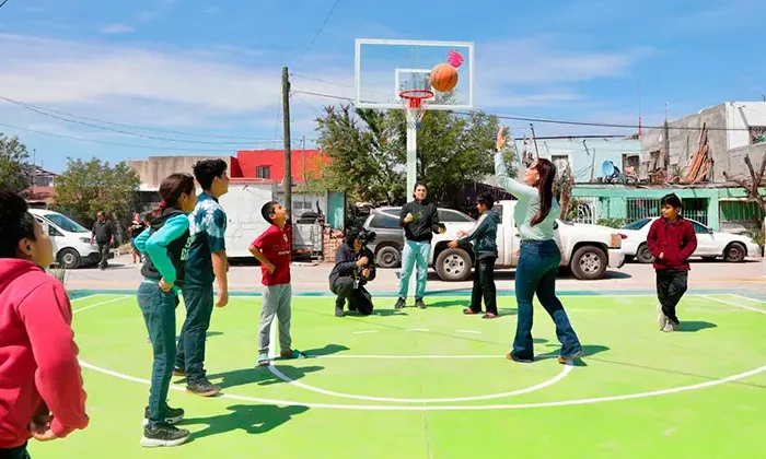 Entrega Carmen Lilia nueva plaza pública