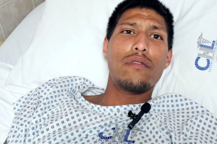 Militares golpean a dos jóvenes; a uno lo “tablean” en los glúteos