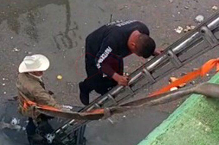 Rescatan en Nuevo Laredo a hombre en puente a desnivel lleno de agua