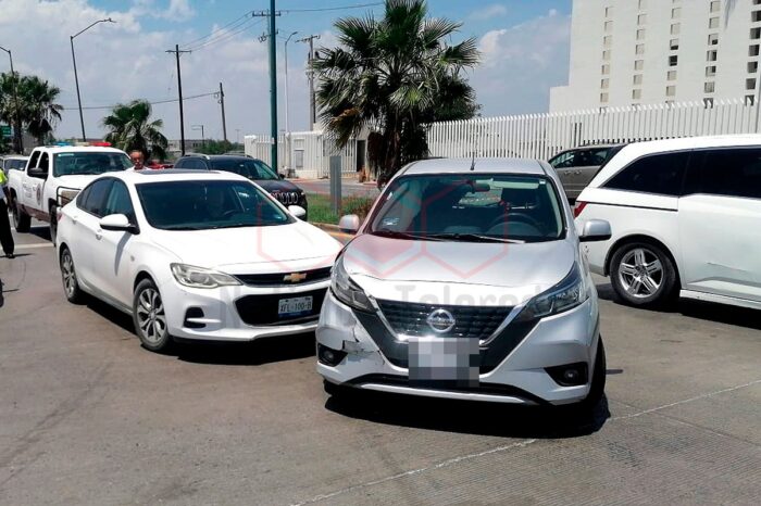 Choque en conflictivo crucero deja sólo daños en Nuevo Laredo