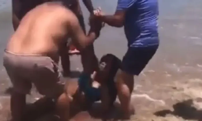 tiburón ataca a una adolescente y le arranca el brazo