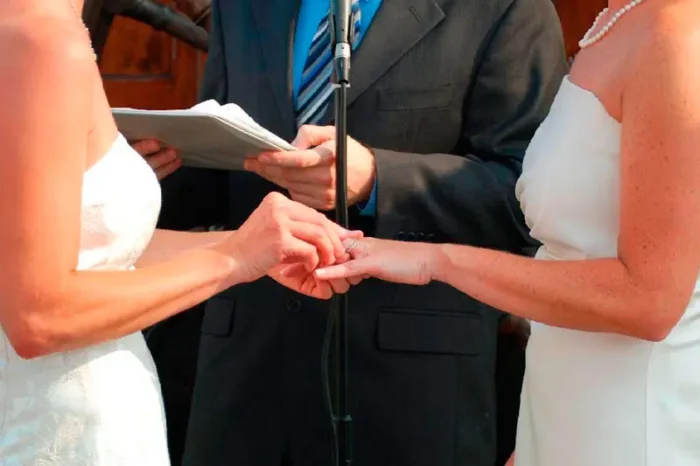 Casan a 100 parejas del mismo sexo