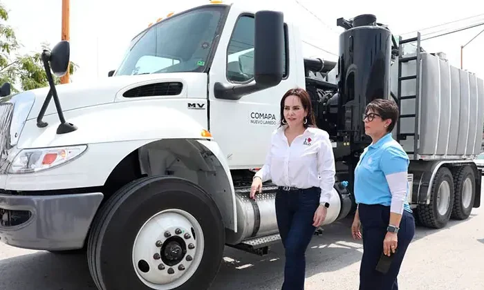 Entrega alcaldesa unidad de desazolve