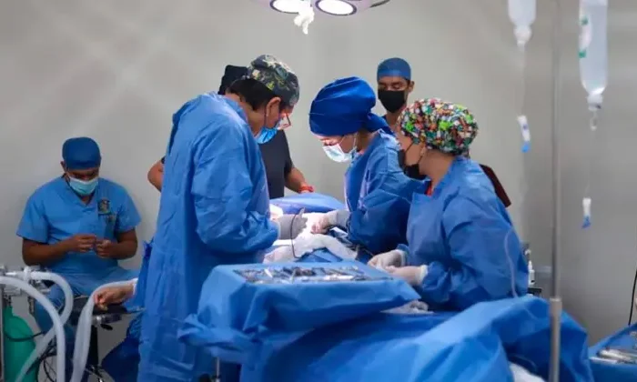 Exhibe a su tía: pidió dinero para quimioterapias, pero se hizo una “lipo”