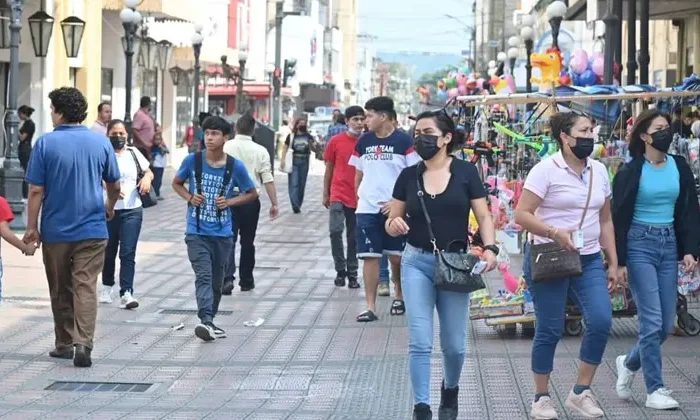 Aumentan contagios por COVID-19 reportan 127 en sábado