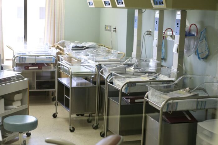 Mueren 34 bebés recién nacidos por brote infeccioso en sala maternal