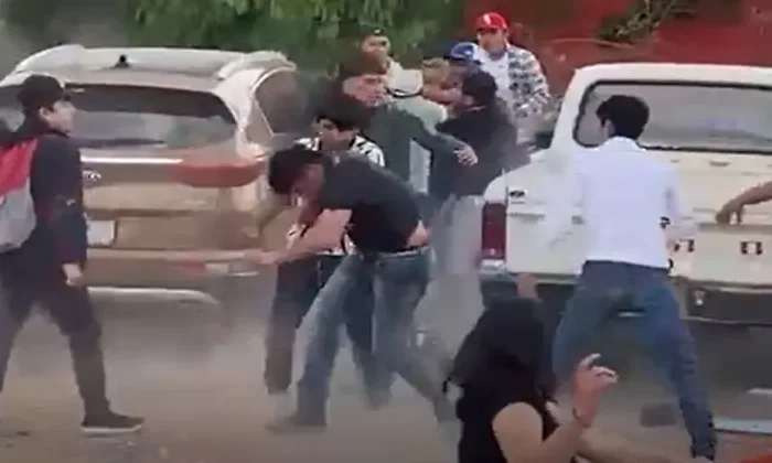 Captan pelea campal entre estudiantes de la Universidad de Hidalgo