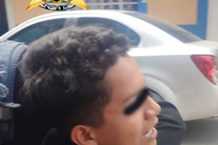 Alumno de secundaria dispara en escuela de Edomex, hiere a intendente