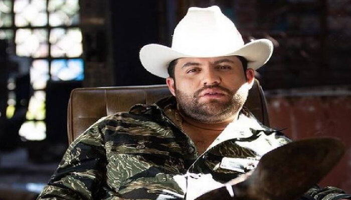 Multan con 1 mdp a Luis R. Conríquez por cantar narcocorridos