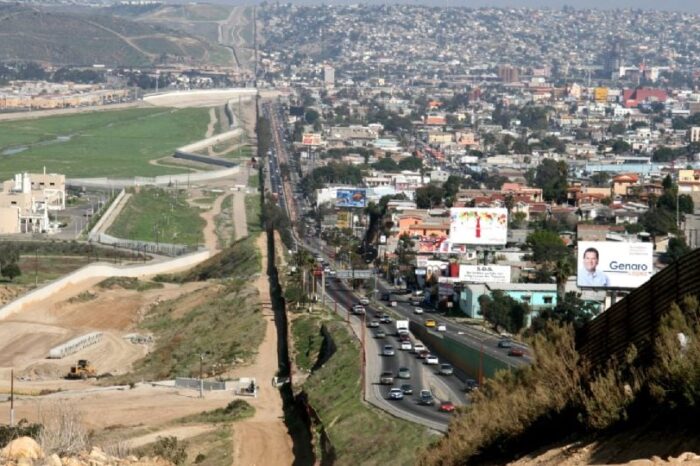 Texas enviará helicópteros a frontera con México