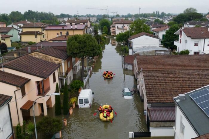 Reportan 14 fallecidos en Italia por las peores inundaciones en 100 años