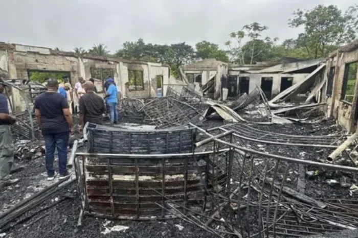 Mueren 19 niños tras incendio en una escuela de Guyana