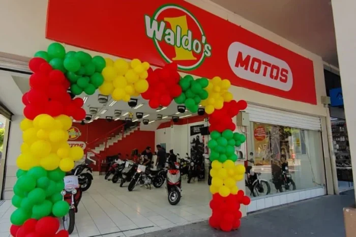 Competidor inesperado: Waldo’s abre tiendas de venta de motos