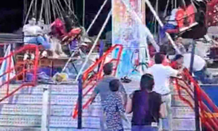 Salen volando de juego mecánico en la Feria de Comalcalco