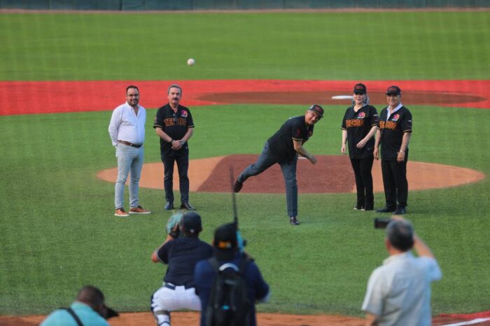FESTEJAN NEOLAREDENSES 175 ANIVERSARIO DE LA CIUDAD CON JUEGO CONMEMORATIVO DE TECOLOTES DE LOS DOS LAREDOS