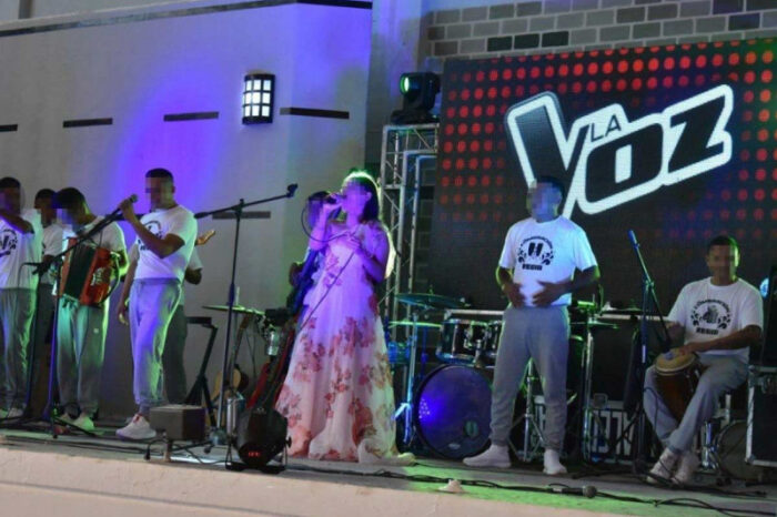 Fotos: Hacen concurso de 'La Voz' en penal y así se lucen